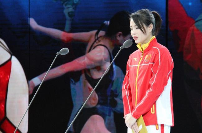 奥运会五枚金牌得主跳水队大姐大吴敏霞含泪宣布退役