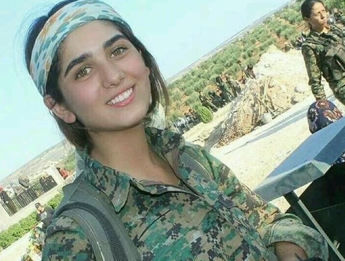 叙利亚的战场玫瑰：库尔德女兵用56式步枪参与各式战事