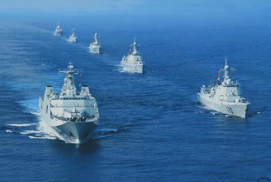 中国海军年服役近30艘新战舰，印度航母建造10年仍是空壳