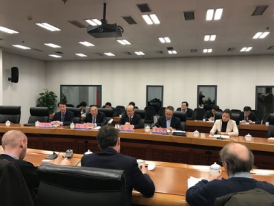 外交部高官：携手努力共同担当，中国会承担更多世界责任