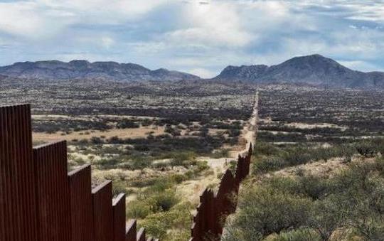 美国在边境造墙征收进口税惹怒墨西哥：不阻毒贩放行难民