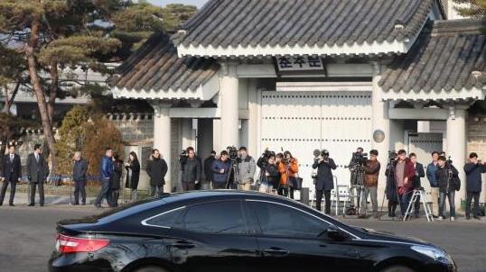 韩检方搜查青瓦台秘书室，调查首席秘书是否在亲信门中失职