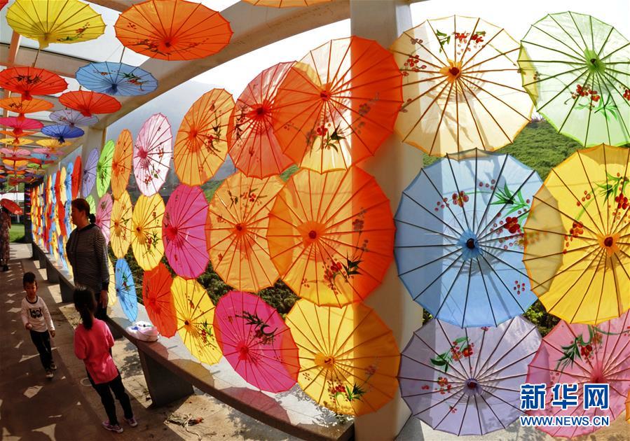 多彩油纸伞如花盛开，连云港市举办首届油纸伞文化节