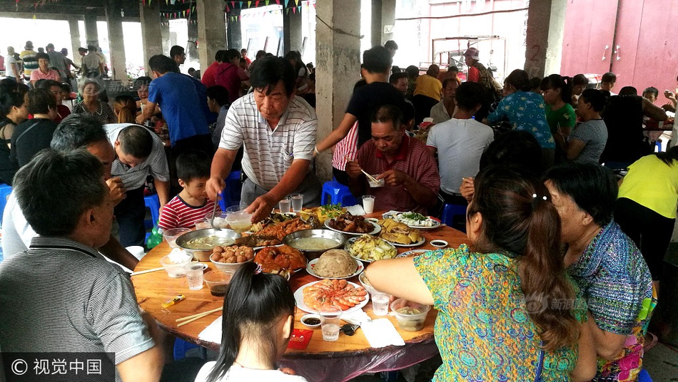 广西北海农村摆喜宴：全是当地土货，800元一桌16菜2汤