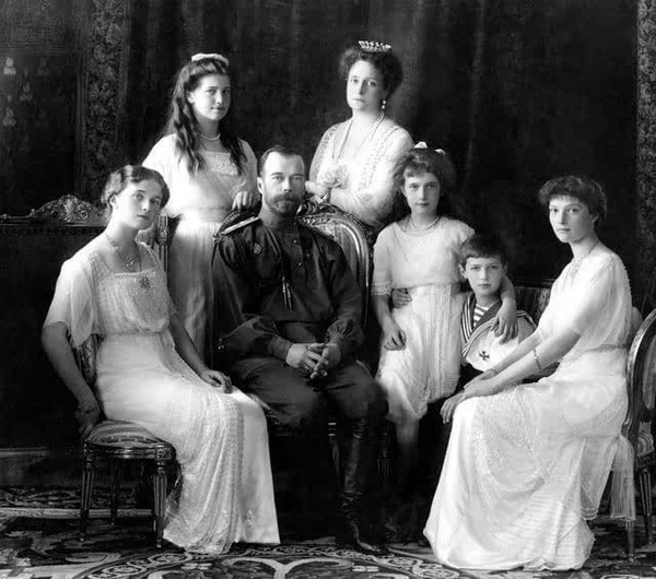 沙皇尼古拉二世与乔治五世姨表兄弟是最相似的皇室表亲。末代沙皇尼古拉二世全家最终被处决 ...
