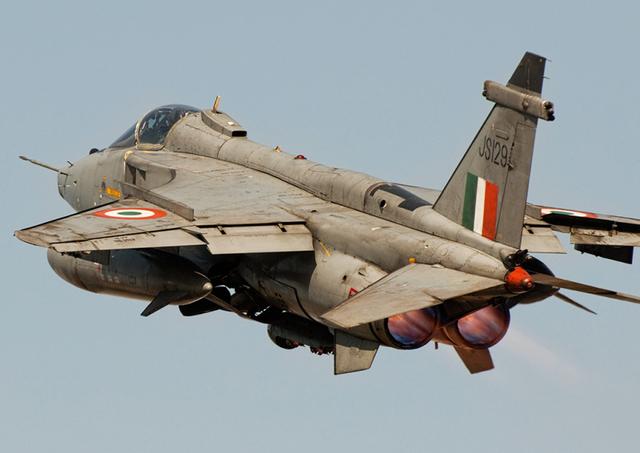 印度免费拿走法国31架退役飞机，被美法联手设局坑走600亿