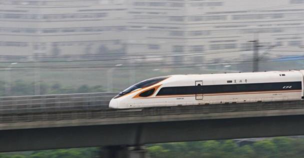 连接北京上海，时速350公里全球最快高铁复兴号开跑
