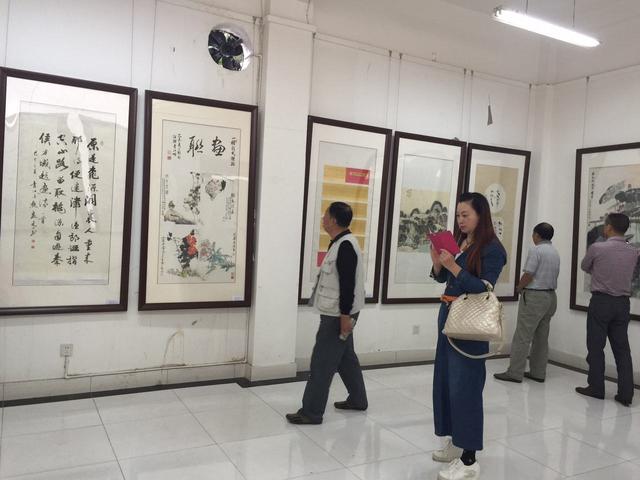 国内最大艺术区宋庄：艺术作品遇寒流艺术家正沦为乞丐