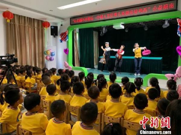 中国儿童艺术剧院“让边疆不再遥远”公益演出走进黑龙江