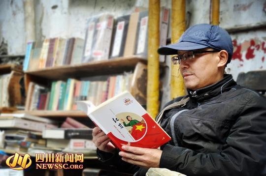 读书已成一种习惯，四川达州修鞋师傅家藏旧书两万本