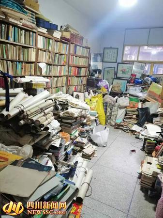 读书已成一种习惯，四川达州修鞋师傅家藏旧书两万本
