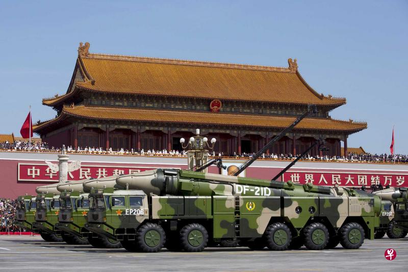 中国向南中国海发射东风导弹威慑警告美国航母战斗群
