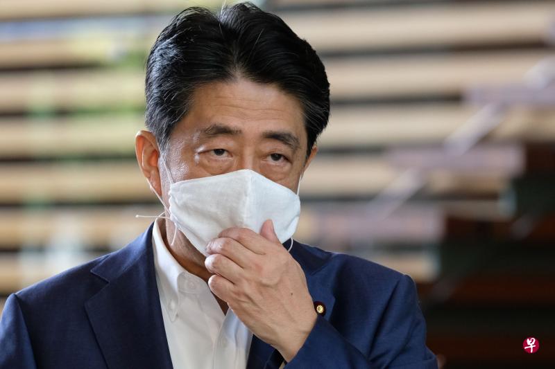 因为慢性病纠缠恶化，日本首相安倍突然宣布决定辞职