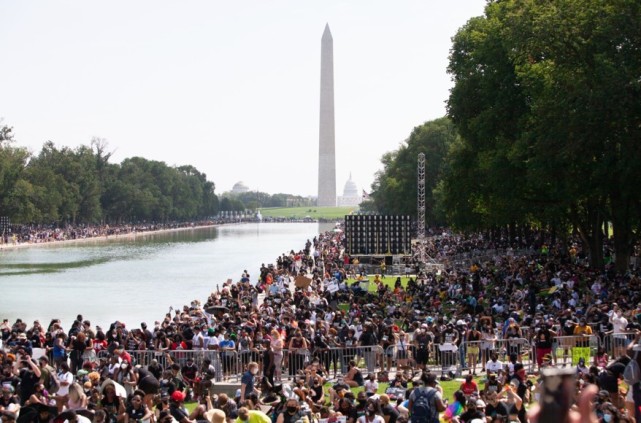 华盛顿爆发大规模示威游行数万民众抗议“美国噩梦”