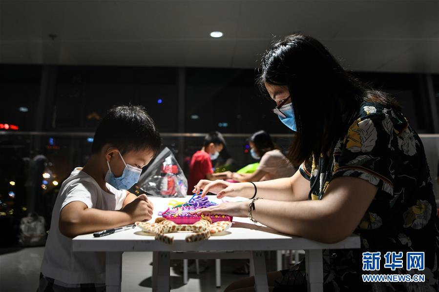 夜游乐趣多，成都博物馆启动“周末儿童博物馆”活动