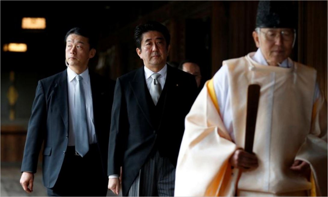 日本刚刚卸任首相安倍急于参拜靖国神社传递什么信息