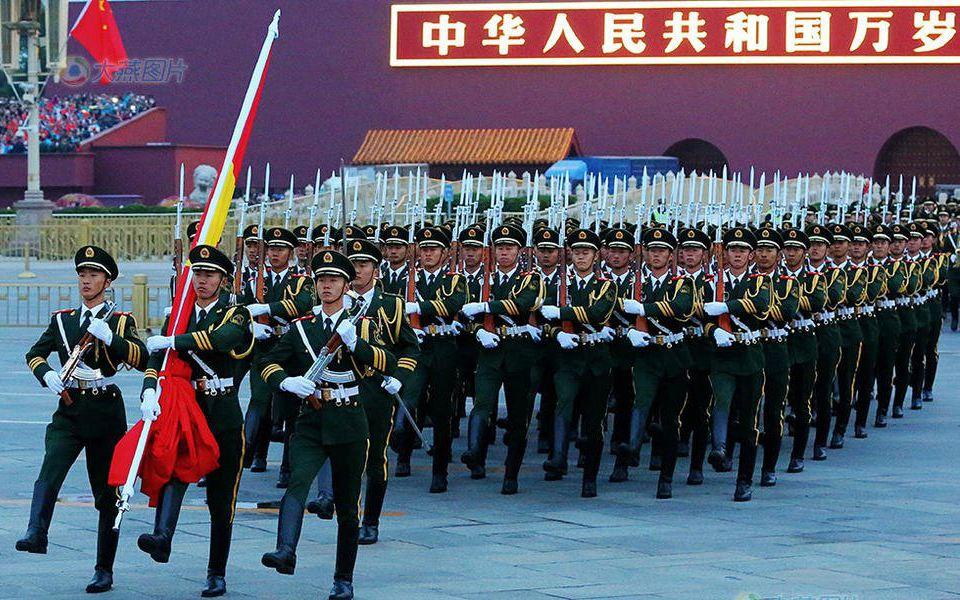 中国人民解放军仪仗大队国旗护卫队：护卫国旗重于生命