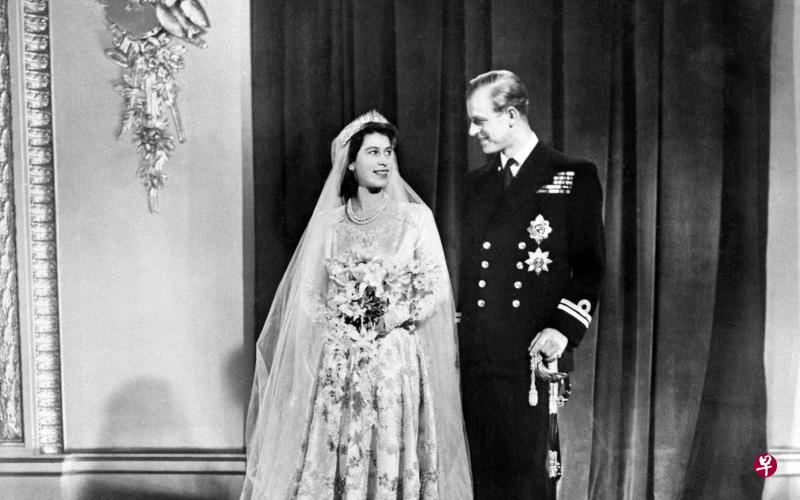 陪她看尽帝国余晖，英女王伊丽莎白二世夫婿菲利普逝世
