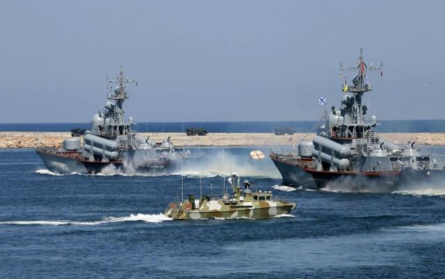 俄罗斯“堵住”刻赤海峡，乌克兰海军演习舰船无法回港