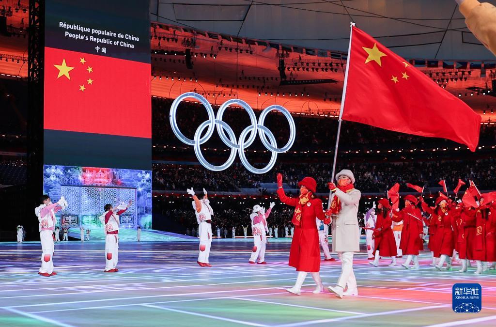 北京冬奥会开幕式在国家体育场举行，中国代表团入场