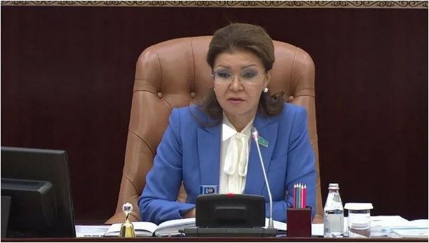 哈萨克斯坦议员纳扎尔巴耶娃辞职，将继续为国家服务