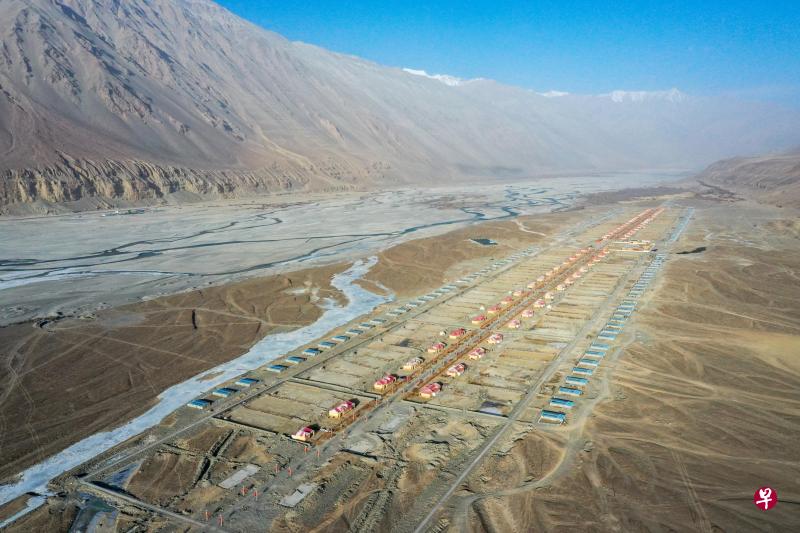 新疆帕米尔高原乡镇小山村热斯喀木村环境整治呈新貌