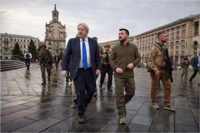 在这个时候前往乌克兰街头散步英国首相有胆子有姿态