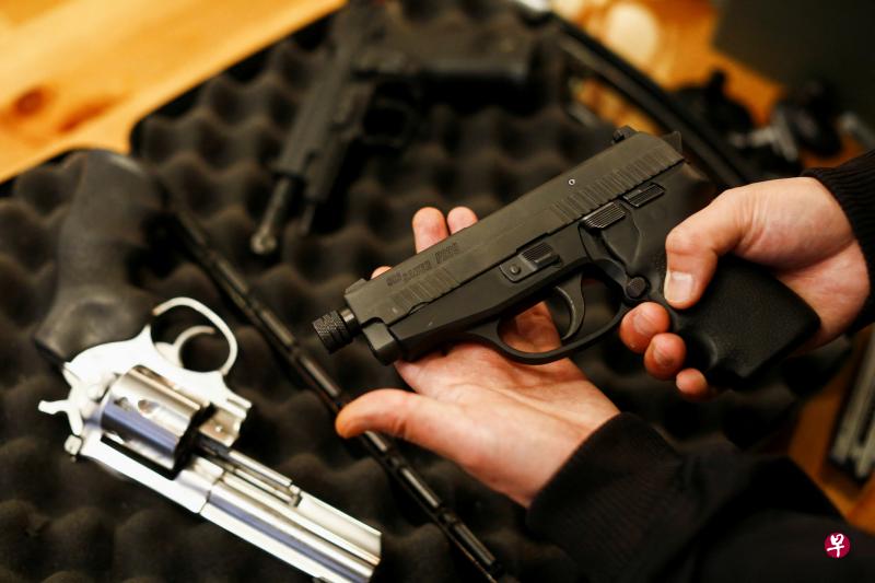 加拿大预料将通过管制枪支法案，严格禁止进口和买卖手枪