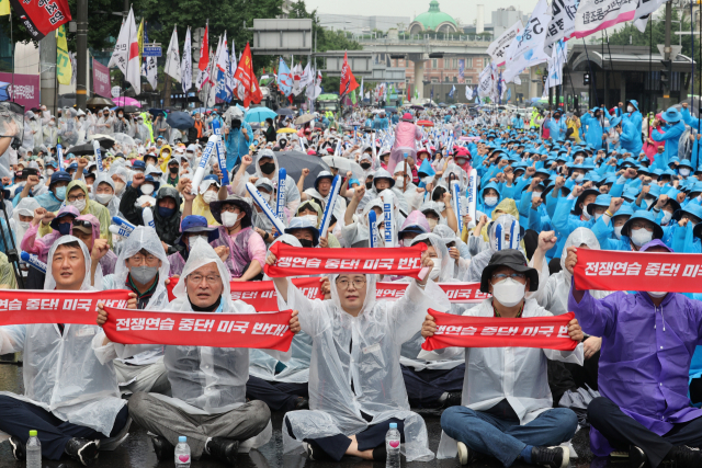 韩国首尔爆发大规模反美集会，有人高喊解散韩美同盟