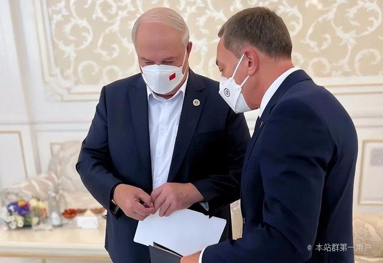 白俄罗斯多有合作总统卢卡申科戴中国国旗口罩承诺肩并肩