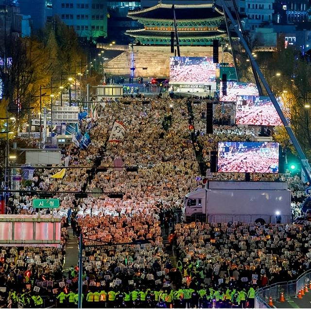 首尔街头爆发抗议要求尹锡悦下台，朝野之战一触即发