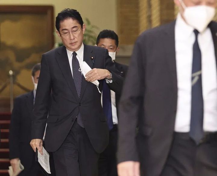 已认识责任日本首相岸田文雄就内阁大臣陆续辞职道歉
