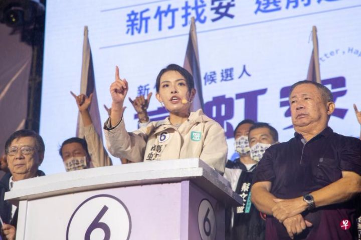 高虹安在11月25日选前之夜造势争取选民支持