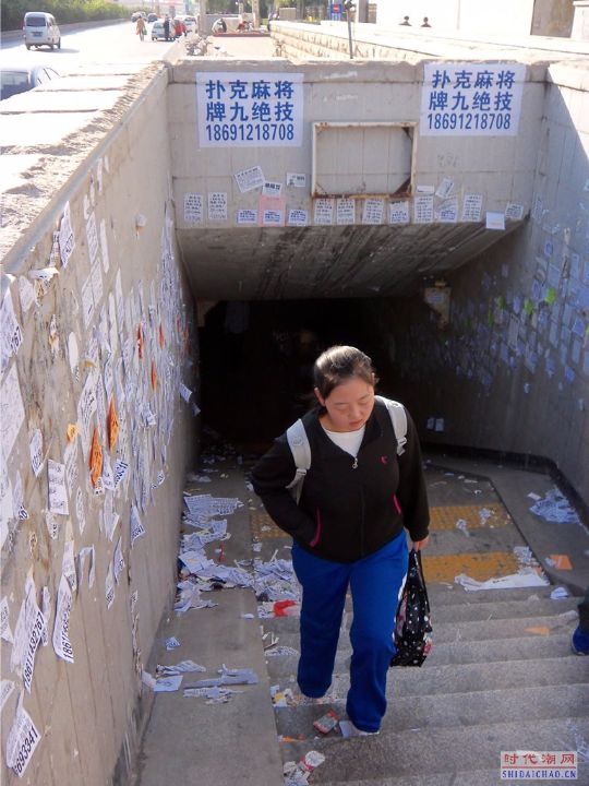 最肮脏地铁站让人触目惊心：迎国庆而管庄地铁站垃圾成堆难以插足