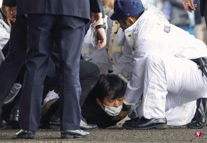 安倍街头演说被枪杀九个月后，助选演讲发生爆炸日本首相岸田险被击中