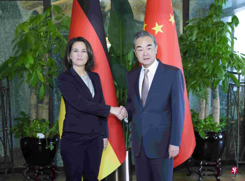 王毅会见德国外长贝尔伯克：相信德国会支持中国和平统一大业