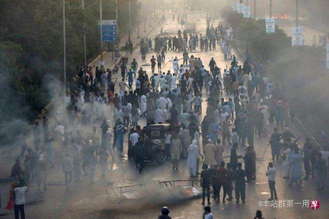 巴基斯坦前总理伊姆兰汗被捕，支持者前往首都并在多地抗议