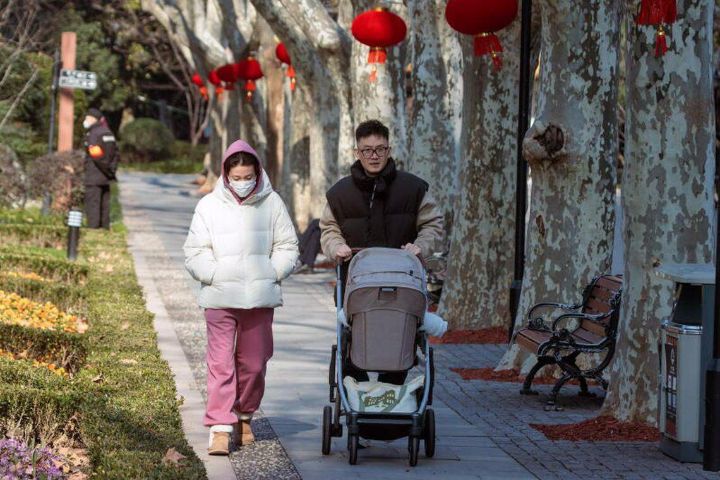 随着中国出生人口不断下滑母婴行业过往享受人口增长红利“躺着赚钱”时代不再 ...
