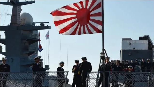 日本舰艇挂自卫队旗驶入韩国釜山港，韩前政府将日舰悬挂自卫队旗入韩视为十分严重的事 ... ...