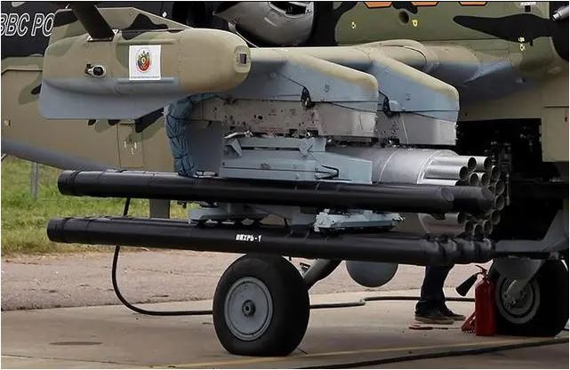 卡-52武装直升机短翼下挂载的“涡流”反坦克导弹