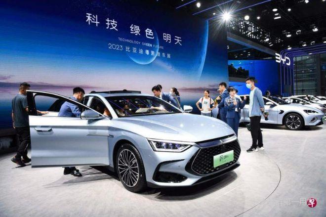 中国将延长新能源汽车购置税减免期限以支持国内销售放缓的新能源汽车行业 ... ...