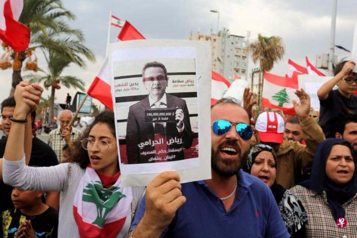 被指导致经济崩溃，黎巴嫩央行行长萨拉马下台