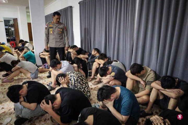 印尼警方逮捕88名涉嫌网络诈骗集团中国公民，该集团在中国勒索许多政府官员
