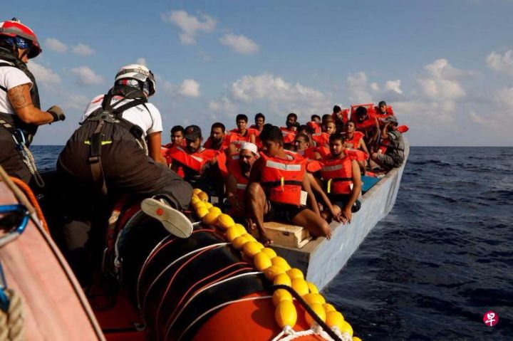 联合国难民署：危险旅程每一步都冒着死亡风险，横渡地中海赴欧今年逾2500难民死亡或失踪 ...