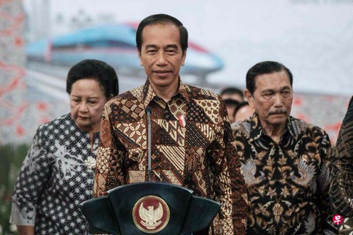 印度尼西亚总统佐科在首都雅加达哈利姆高铁站宣布雅万高铁正式启用