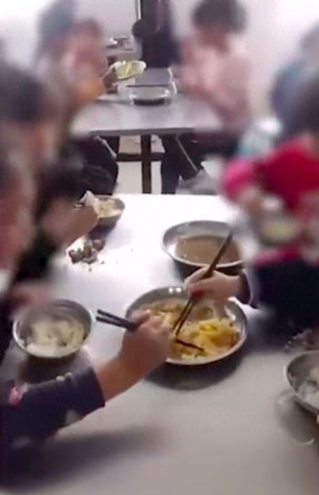 肇东市一学校小学一个月是130元中学是150元，校长称我们的成本低但饭菜都是无限续管饱 ... ...