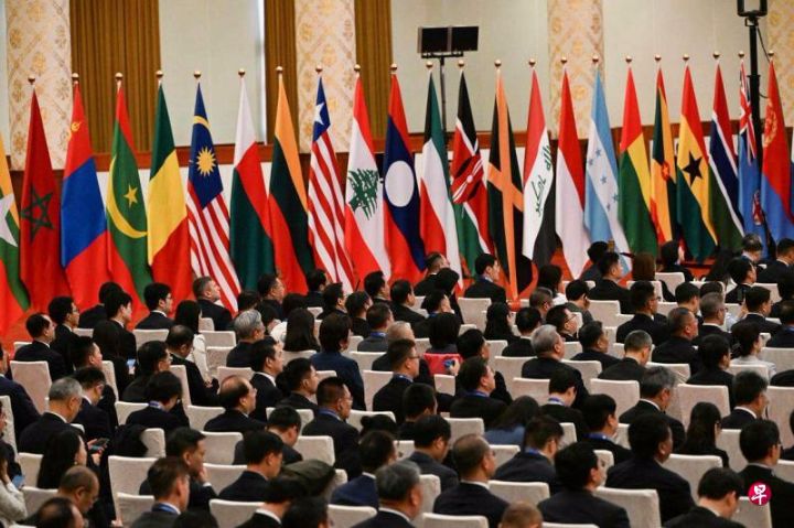 第三届一带一路国际合作高峰论坛开幕式现场参与国的国旗