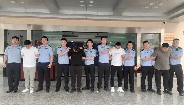 重庆公安局破获两家民营医院涉嫌骗保案件抓获143人，涉案金额高达3.3亿元