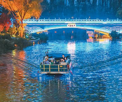 泛舟夜赏亮马河
