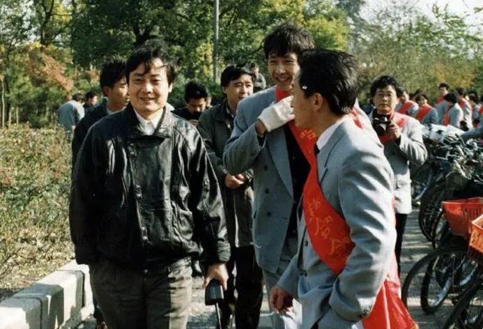 1993年，宗庆后参与公司的宣传推广活动